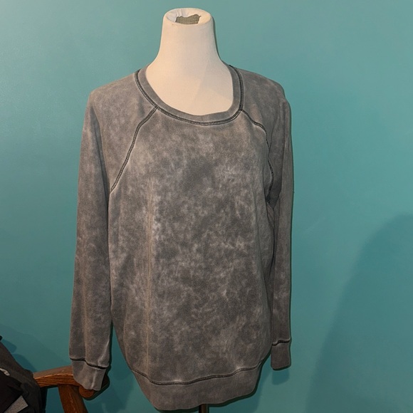 Sweatshirt - Picture 1 of 6